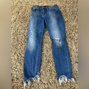 Lucky Brand Skinny Jeans size 25. Ankle length. Frayed bottom.